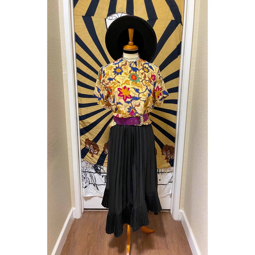🌈 Amazing Vintage Boho designer top - Picture 9 of 11